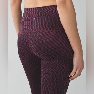 Lululemon grape black horizon shifted leggings size 4 crop